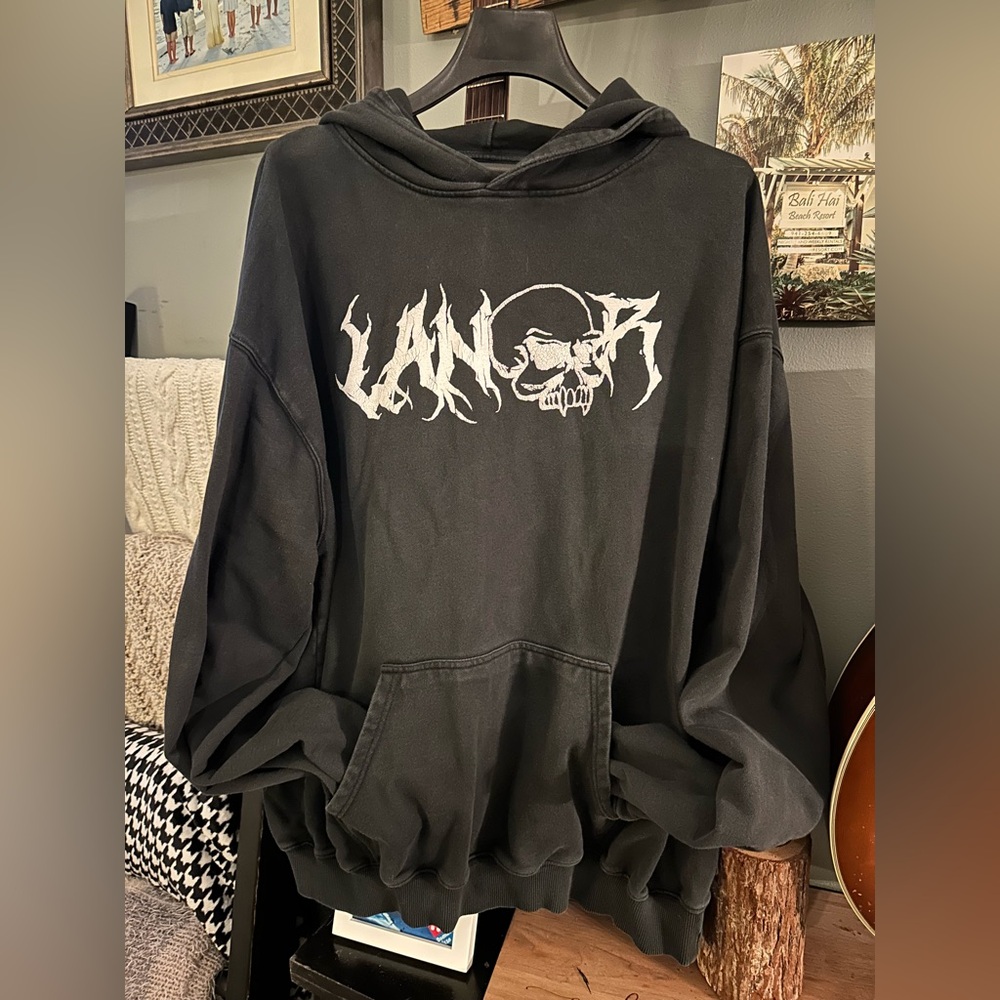 Lanor Black Graphic Hoodie Sweater